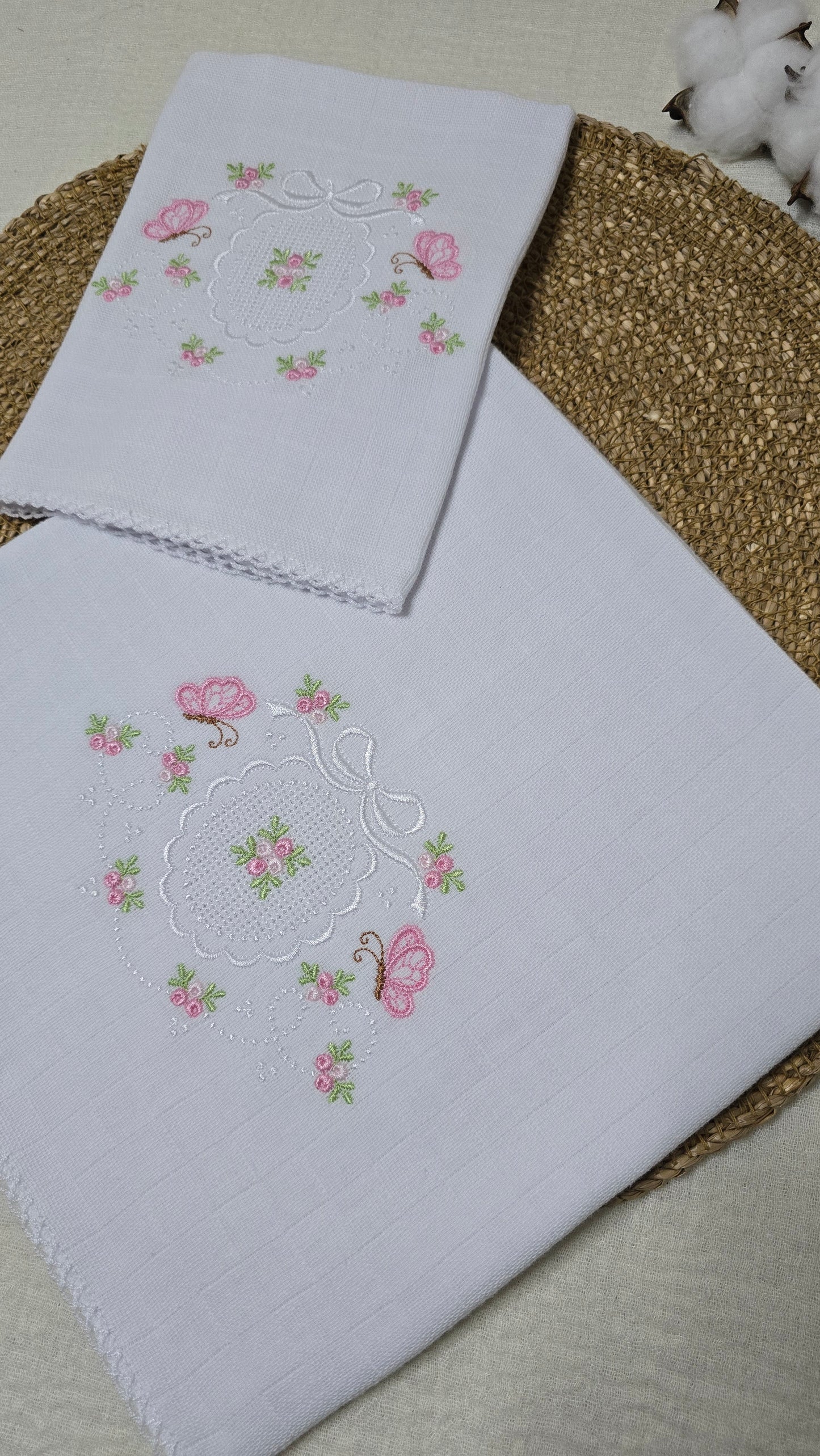 Jogo de Fraldas bordada Borboletas