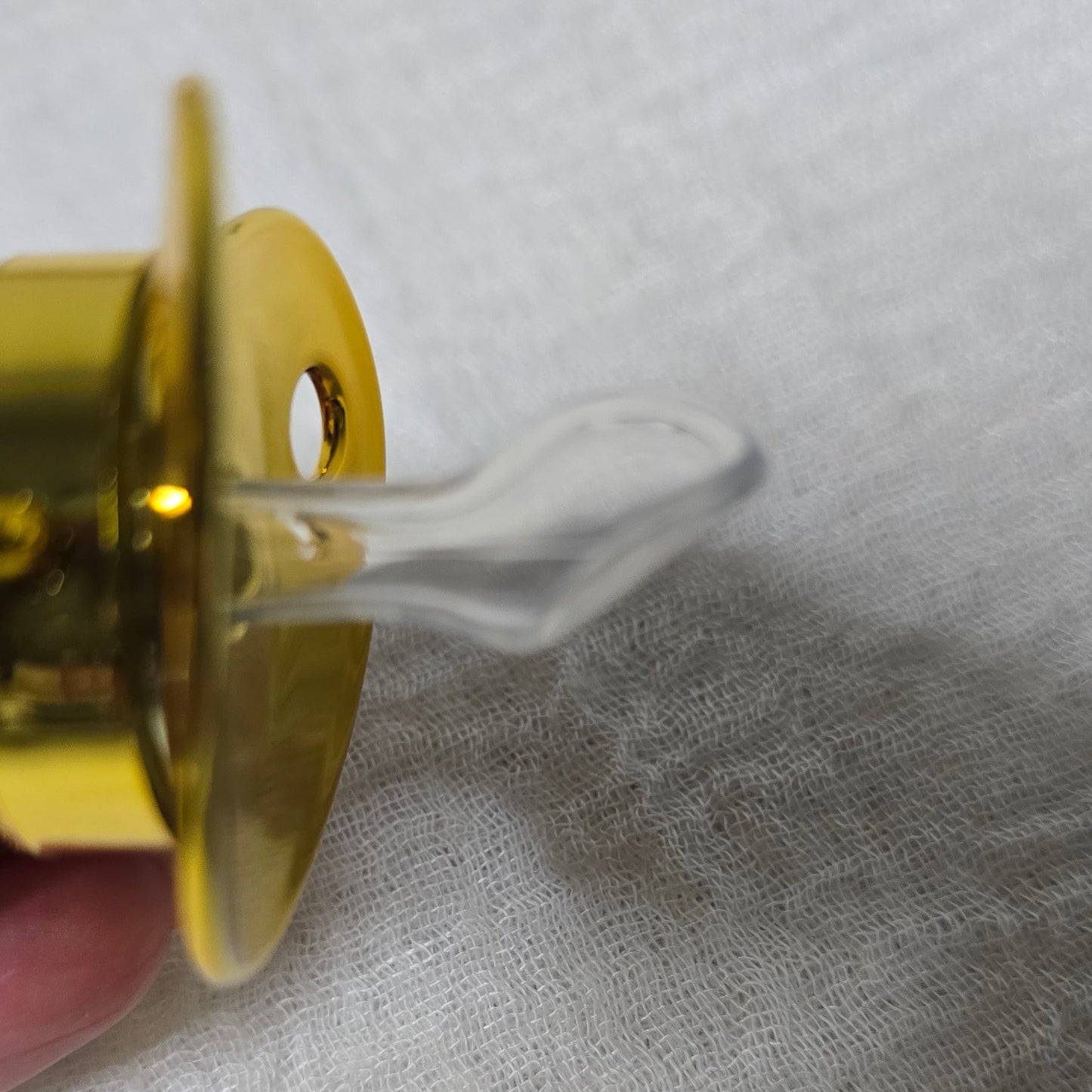 Chupeta e Prendedor Luxo Dourado - Recém Nascido