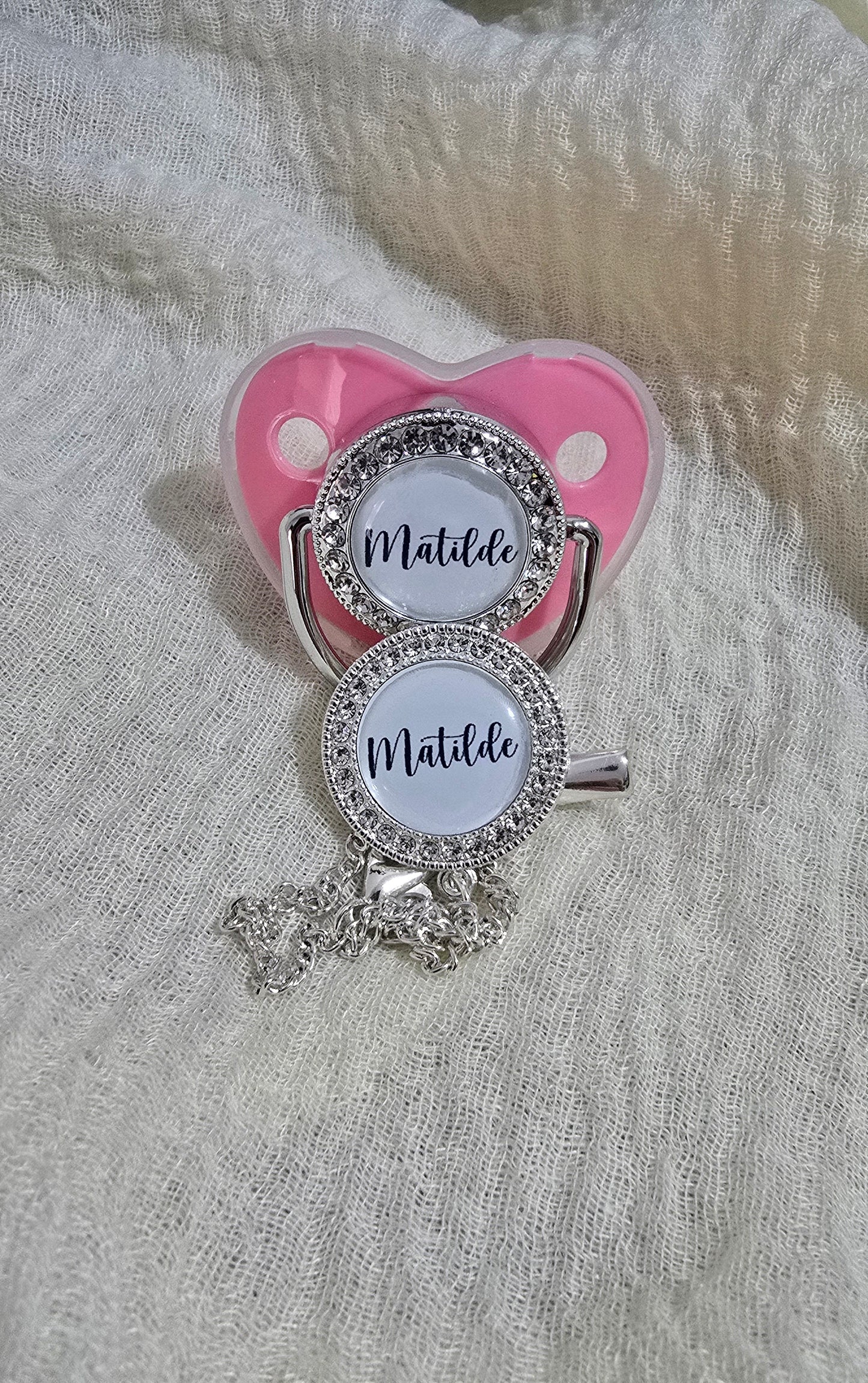 Chupeta e Prendedor Luxo Rosa/Prata - Recém Nascido - Personalizado