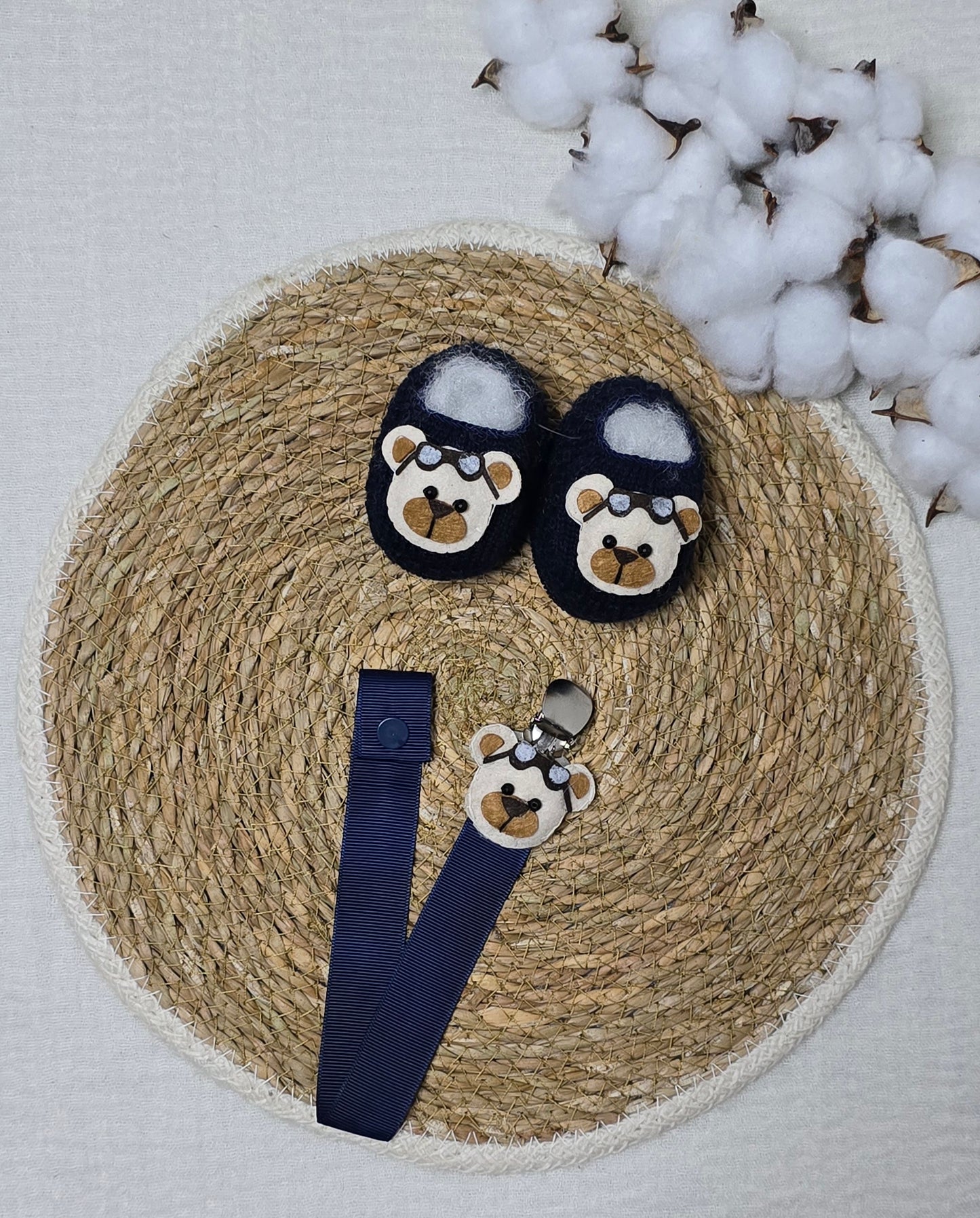 Sapatinho e Prendedor de Chupeta Urso Aviador Marinho