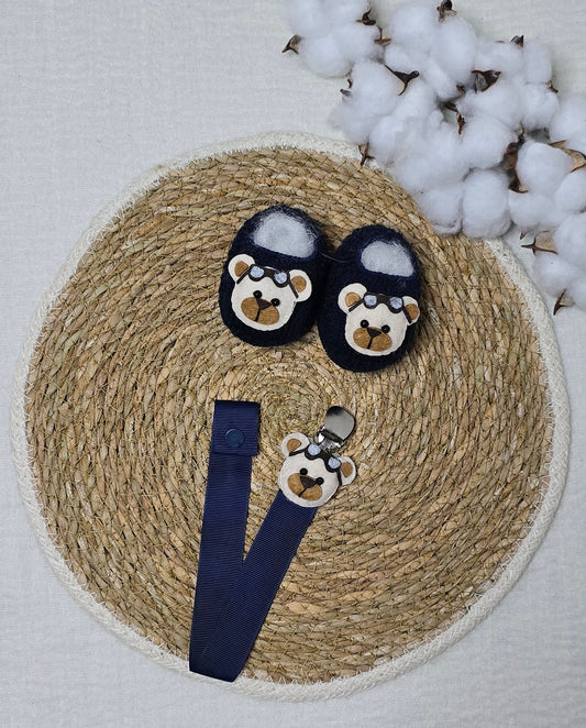 Sapatinho e Prendedor de Chupeta Urso Aviador Marinho
