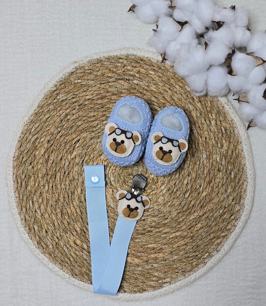 Sapatinho e Prendedor de Chupeta Urso Aviador Azul