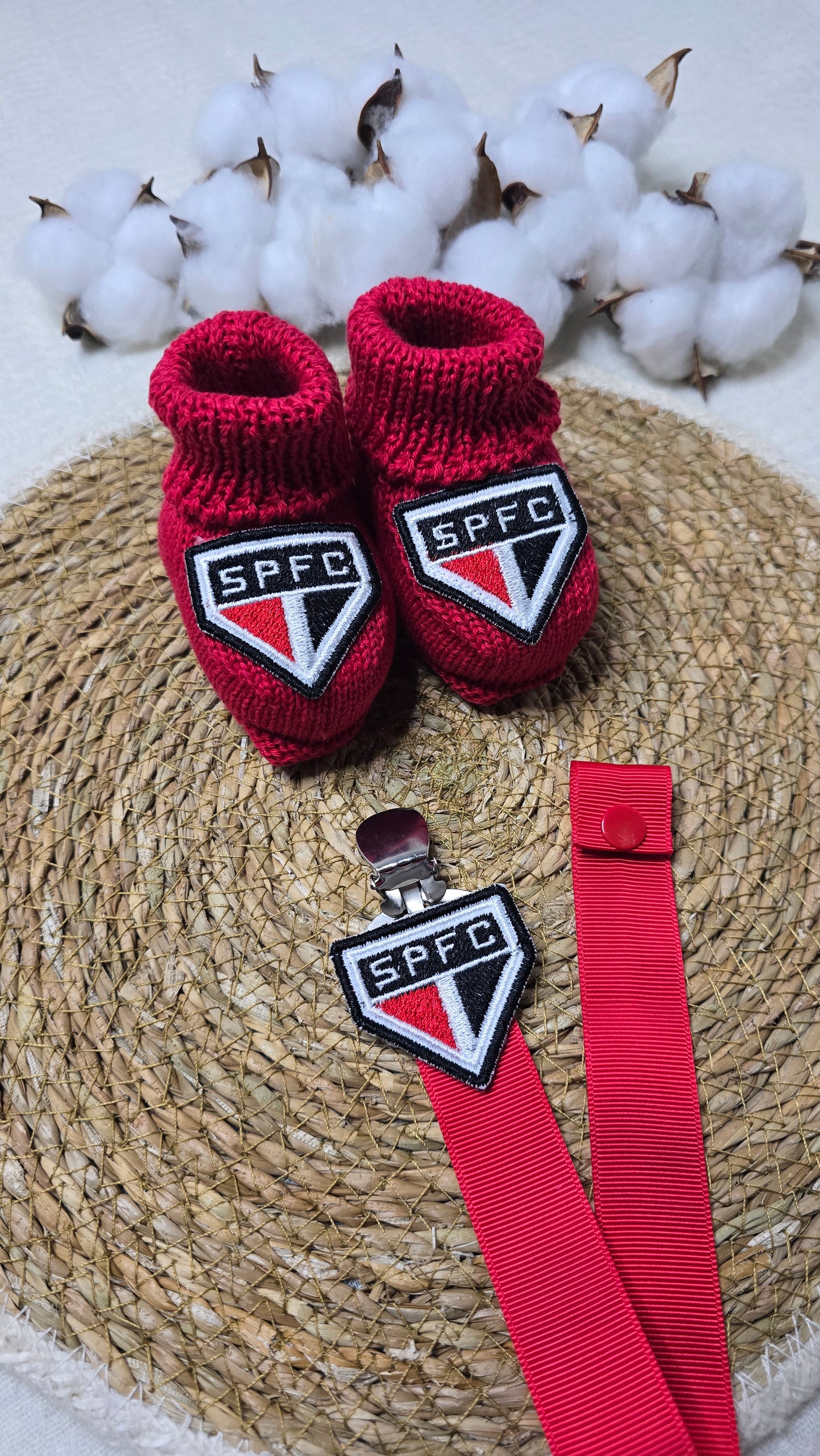 Botinha e Prendedor de Chupeta São Paulo Vermelho