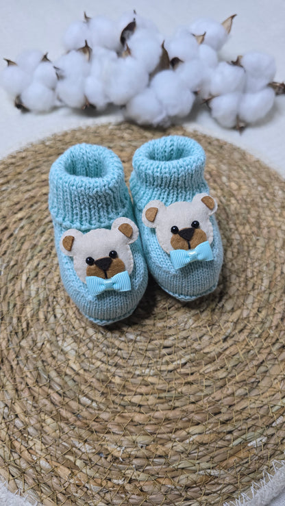 Botinha em Tricô Urso Gravata Verde Água