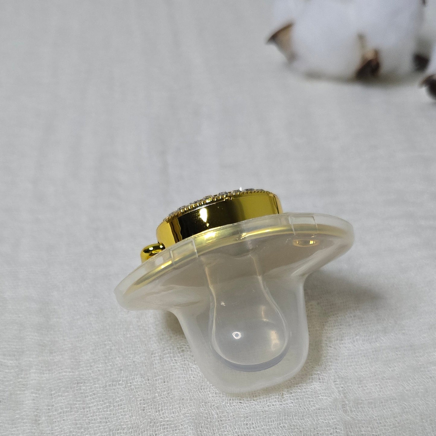 Chupeta e Prendedor Luxo Dourado - Recém Nascido