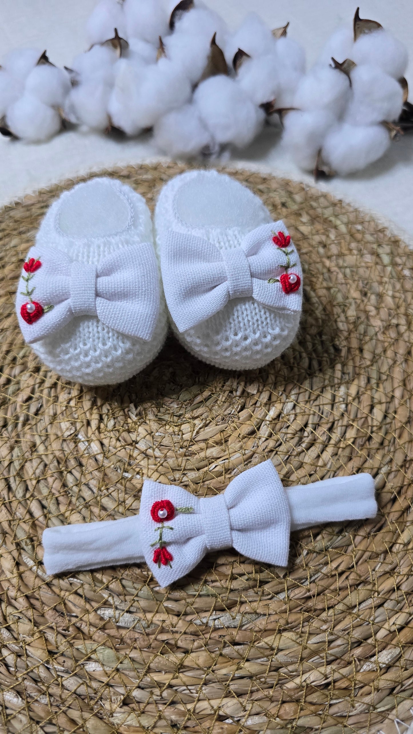 Sapatinho e Tiara Branco Flor Vermelho Vivo