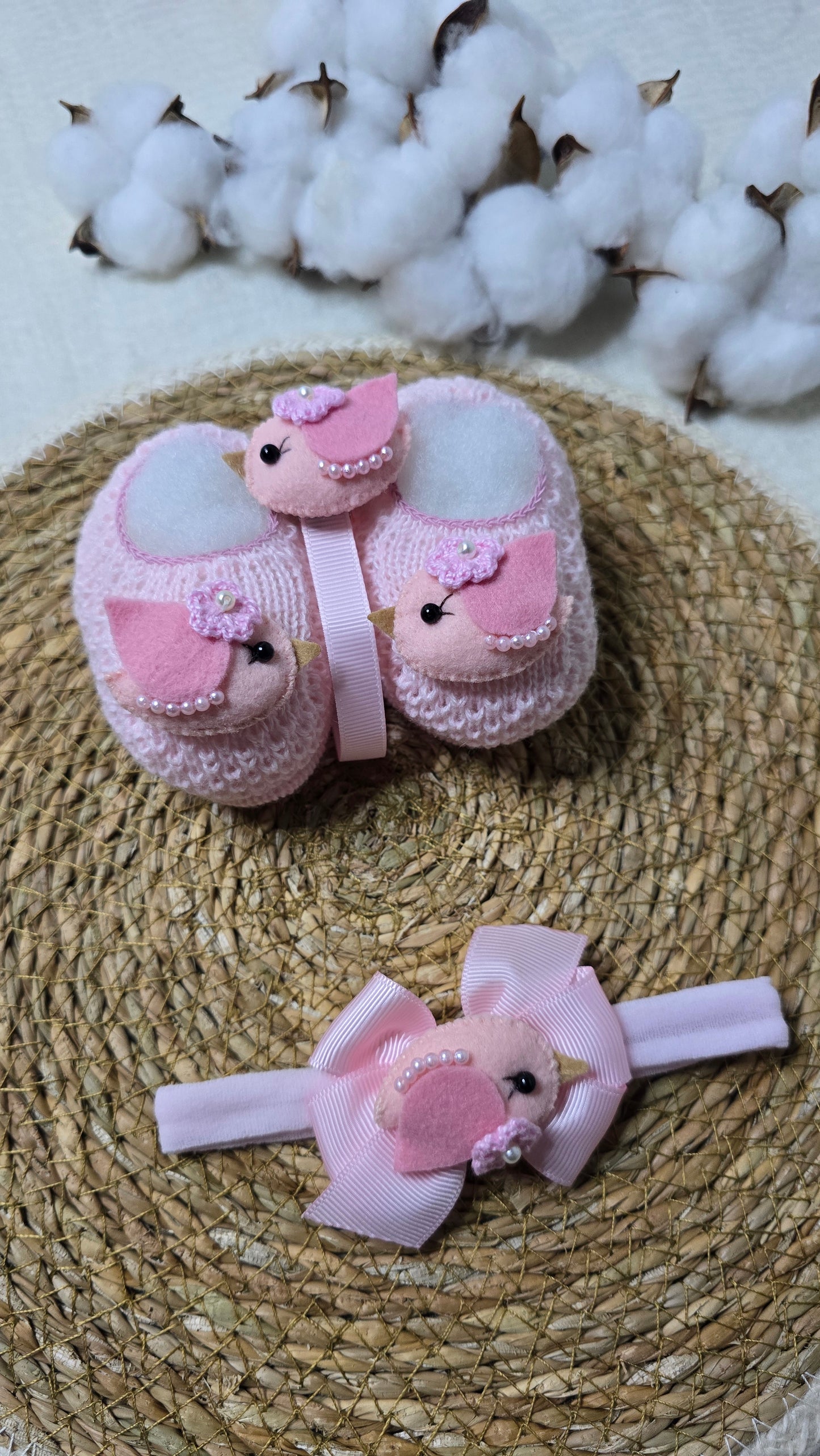 Sapatinho, tiara e Prendedor de chupeta Passarinho Rosa