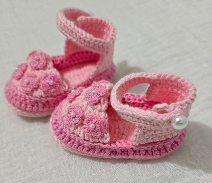 Sapatinho de Crochê Artesanal – 100% Algodão Premium (Recém-Nascido) Rosa/Pérolas