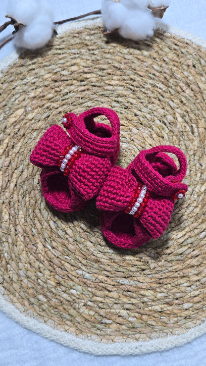 Sapatinho de Crochê Artesanal – 100% Algodão Premium (Recém-Nascido)  vermelho laço