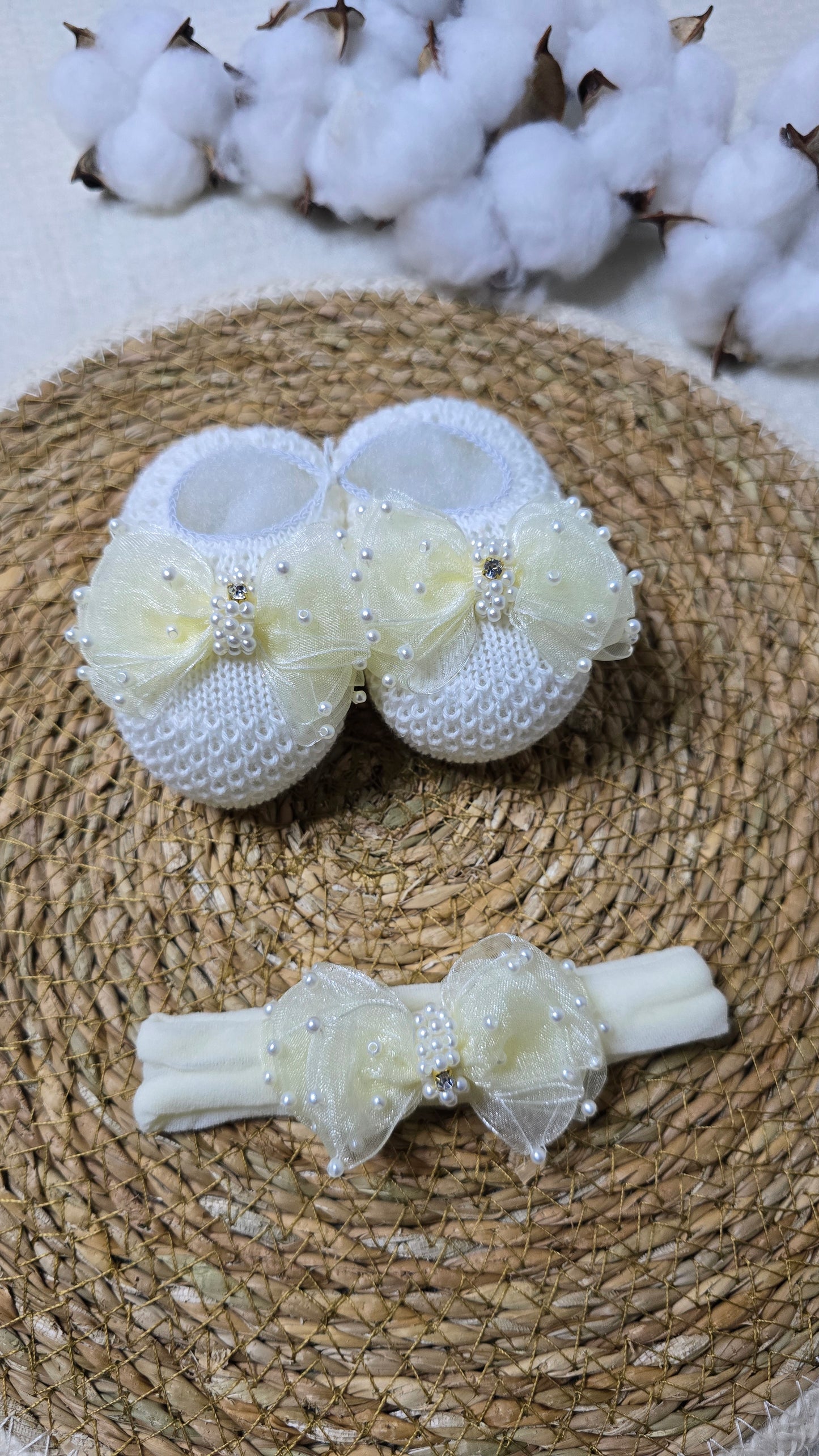 Sapatinho e Tiara Amarelo Suave