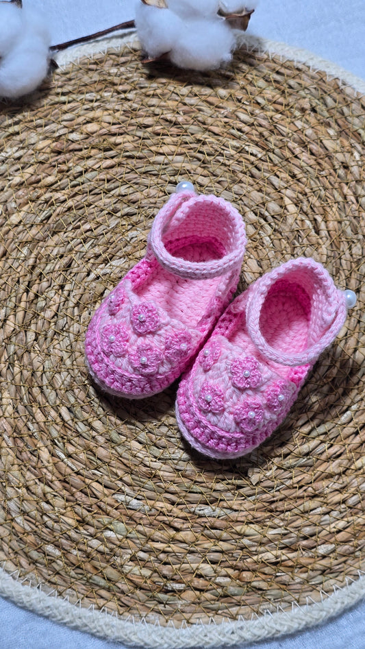 Sapatinho de Crochê Artesanal – 100% Algodão Premium (Recém-Nascido) Rosa/Pérolas