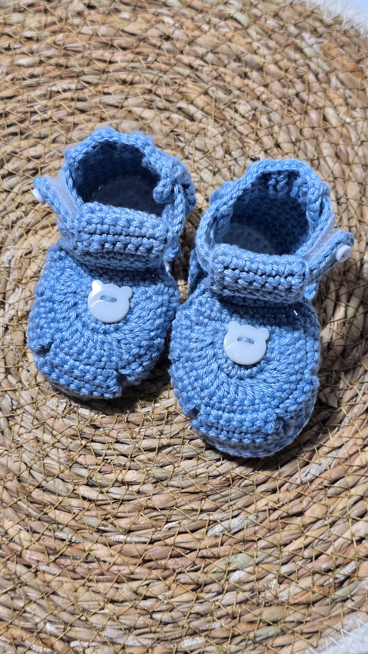 Sapatinho de Crochê Artesanal – 100% Algodão Premium (Recém-Nascido) Azul/Suave/Urso