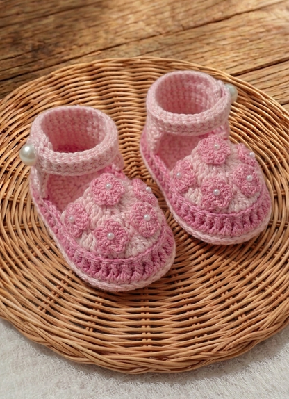 Sapatinho de Crochê Artesanal – 100% Algodão Premium (Recém-Nascido) Rosa/Pérolas