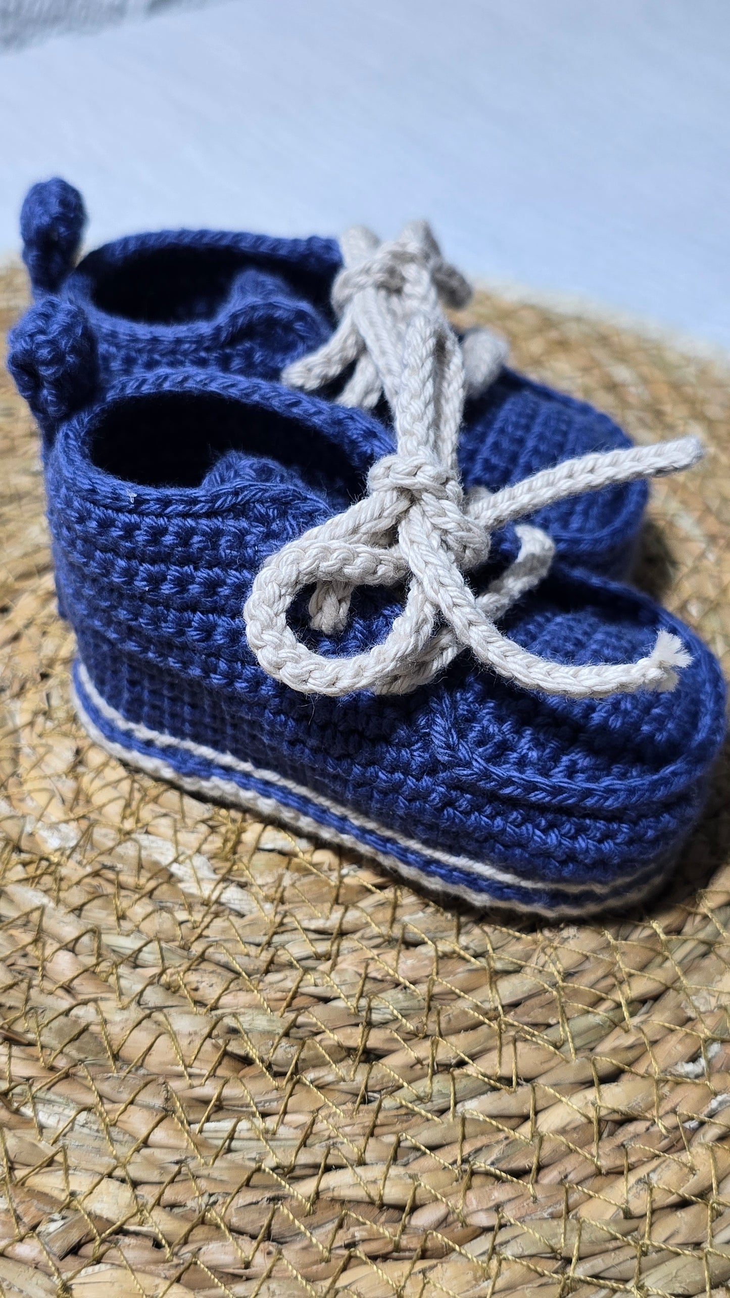 Sapatinho de Crochê Artesanal – 100% Algodão Premium (Recém-Nascido) Azul Jeans